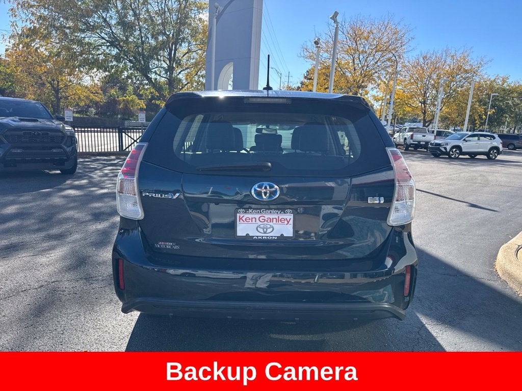 2017 Toyota Prius v Five