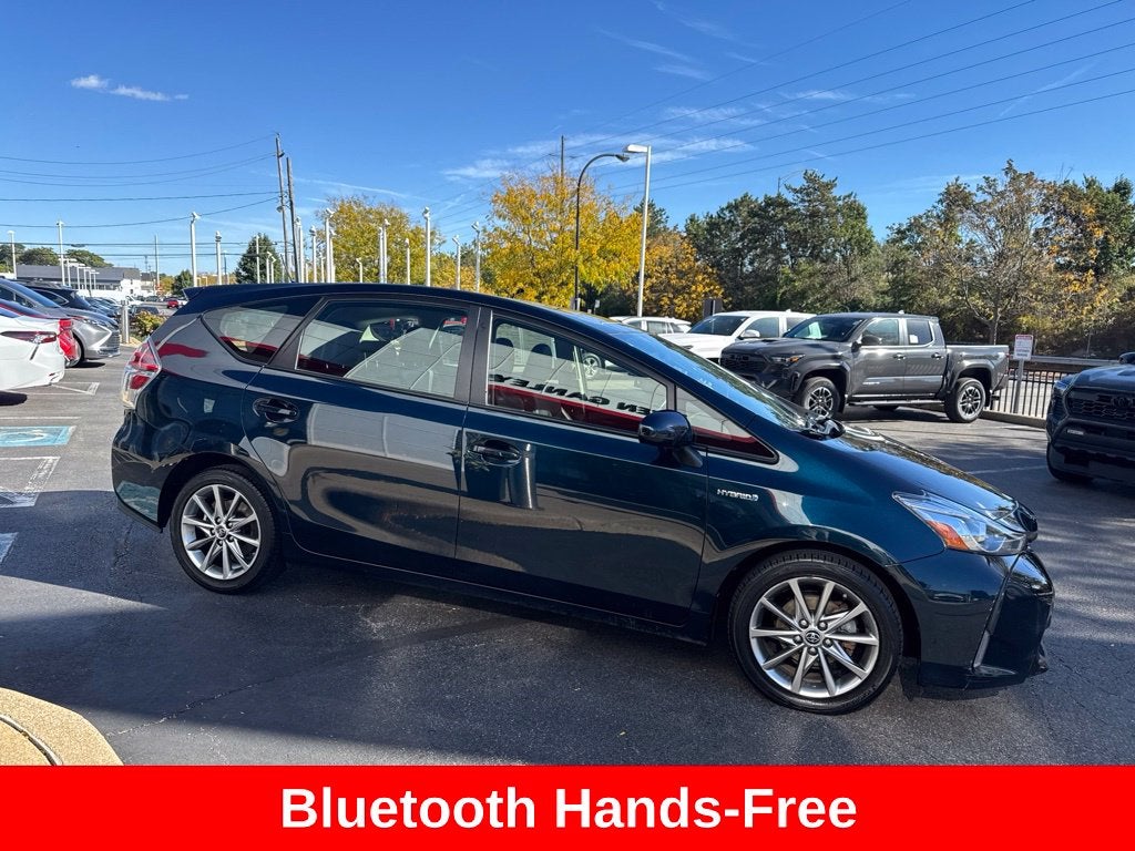 2017 Toyota Prius v Five