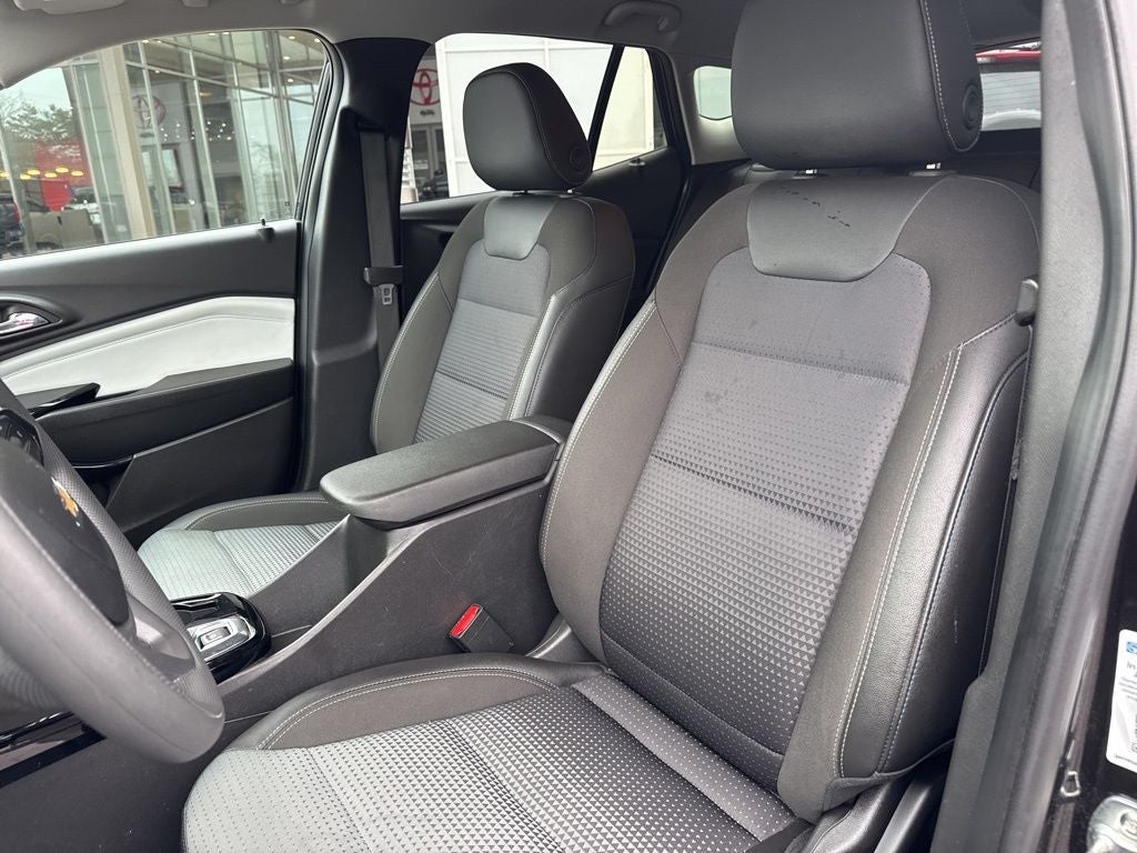 2025 Chevrolet Trax LT - Photo 14