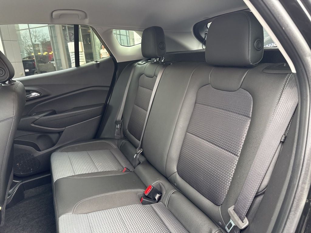 2025 Chevrolet Trax LT - Photo 17