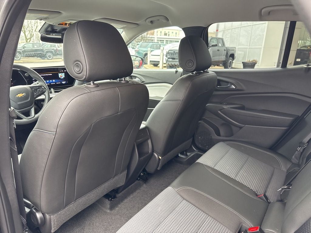 2025 Chevrolet Trax LT - Photo 18