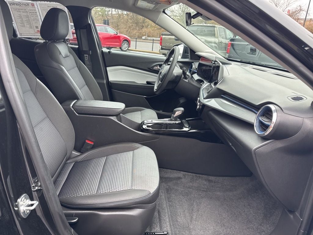 2025 Chevrolet Trax LT - Photo 23