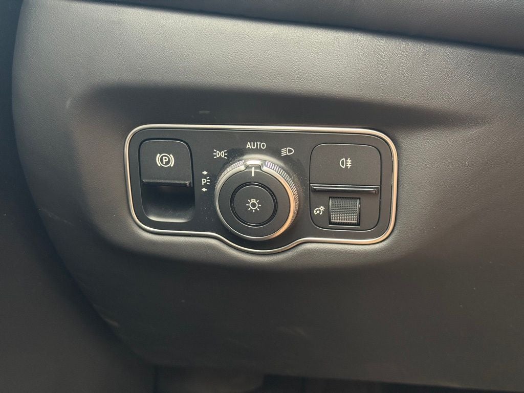 2023 Aston Martin Vantage Base