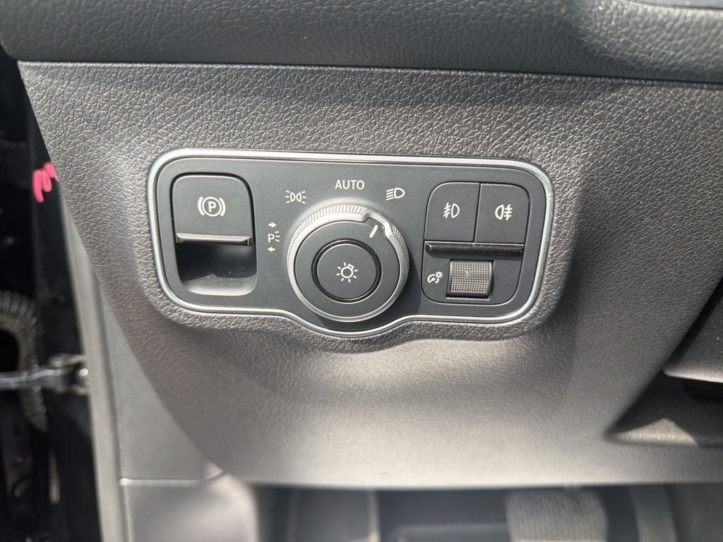 2025 Mercedes-Benz GLB GLB 250