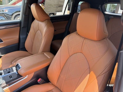 2026 Toyota Highlander Hybrid Platinum
