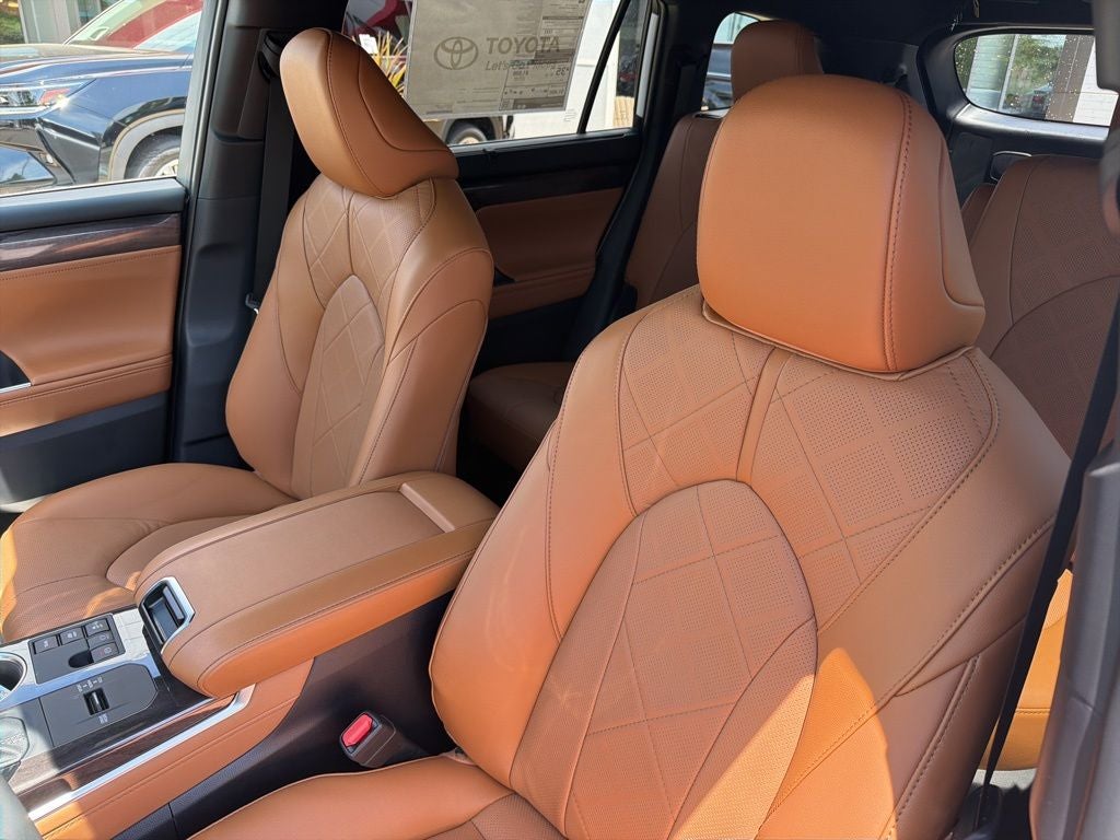 2026 Toyota Highlander Hybrid Platinum