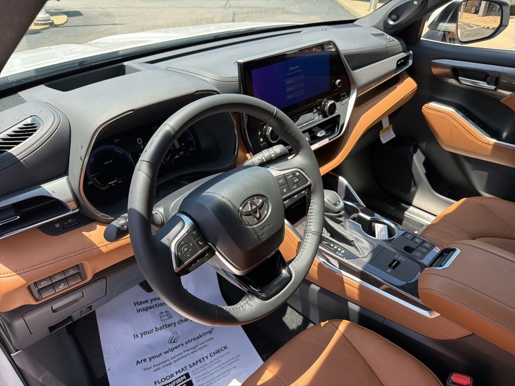 2026 Toyota Highlander Hybrid Platinum