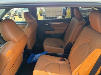 2026 Toyota Highlander Hybrid Platinum