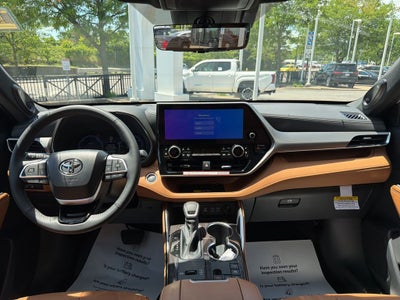 2026 Toyota Highlander Hybrid Platinum