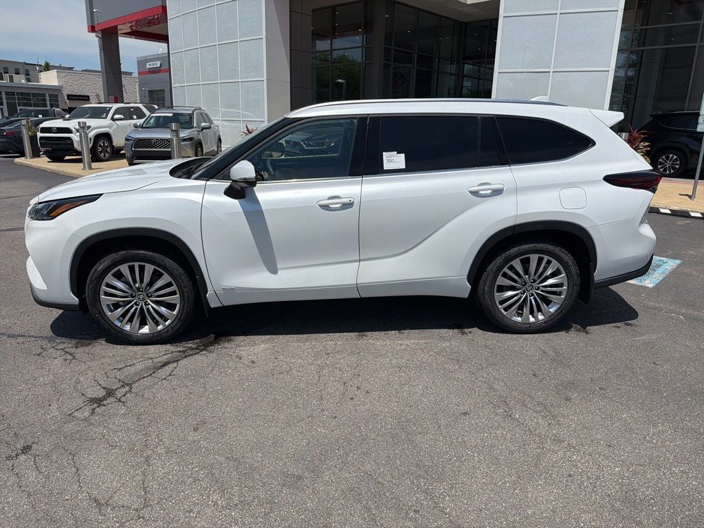 2026 Toyota Highlander Hybrid Platinum