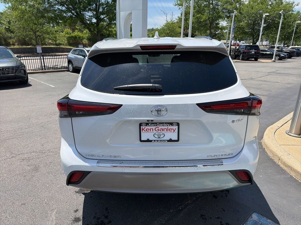 2026 Toyota Highlander Hybrid Platinum