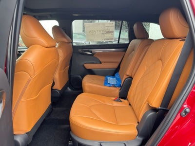 2026 Toyota Highlander Hybrid Platinum