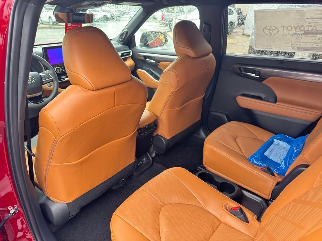 2026 Toyota Highlander Hybrid Platinum
